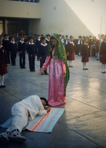 Candy de 10 años como la Virgen de Guadalupe