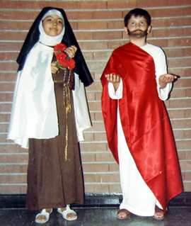 Candy de 9 años como Santa Teresita de Jesus